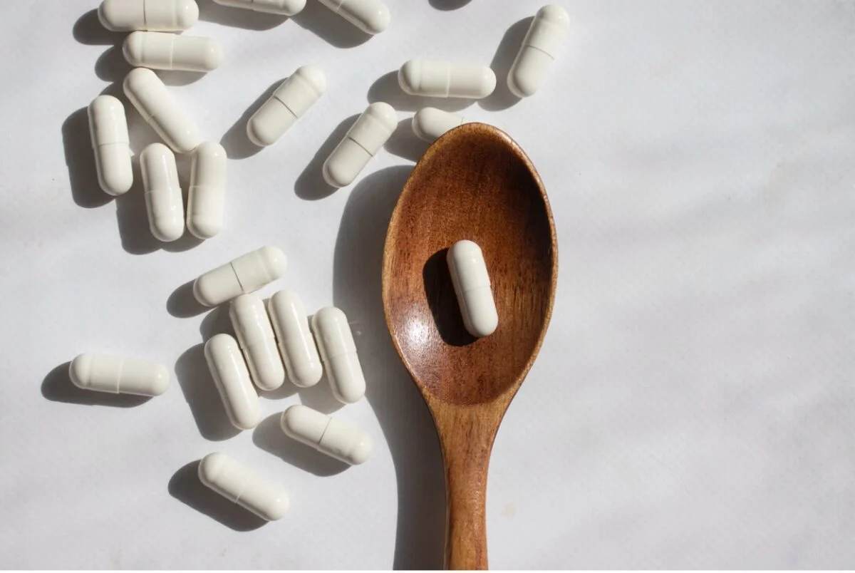 Faut-il prendre un probiotique quotidiennement ? Bienfaits, effets secondaires et avis d'experts